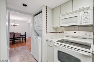 38 Moonachie Rd in Hackensack, NJ - Building Photo - Building Photo