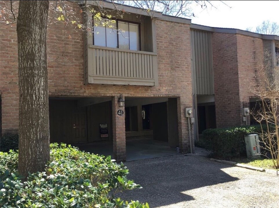 9400 Doliver Dr in Houston, TX - Building Photo