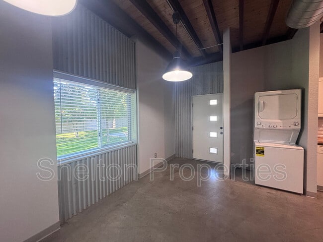 property at 2121 W Hayward Ave