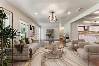 5718 Highland Hills Dr in Austin, TX - Building Photo - Building Photo