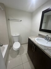 4220 NW 79th Ave, Unit 2B in Doral, FL - Building Photo - Building Photo