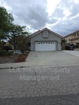 28599 Milky Way in Menifee, CA - Building Photo