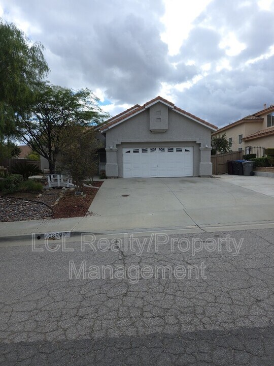 28599 Milky Way in Menifee, CA - Building Photo