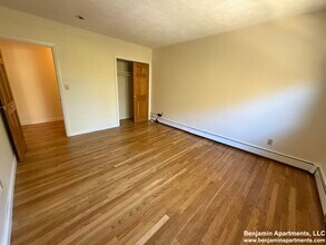 276 Grove St, Unit 11 in Auburndale, MA - Building Photo - Building Photo