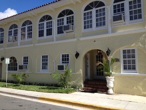 253 Oleander Ave in Palm Beach, FL - Foto de edificio - Building Photo