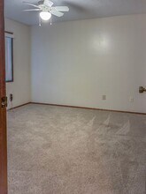 2458 SE 53rd Ave in Hillsboro, OR - Building Photo - Building Photo