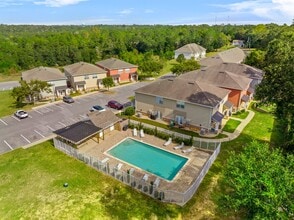 810 Arbor Lake Dr in Crestview, FL - Foto de edificio - Building Photo