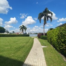 3410 Gulf Shore Blvd N, Unit 100 in Naples, FL - Building Photo - Building Photo