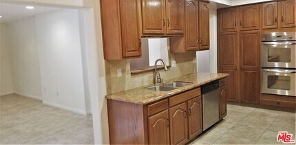 4915 Densmore Ave in Los Angeles, CA - Building Photo - Building Photo