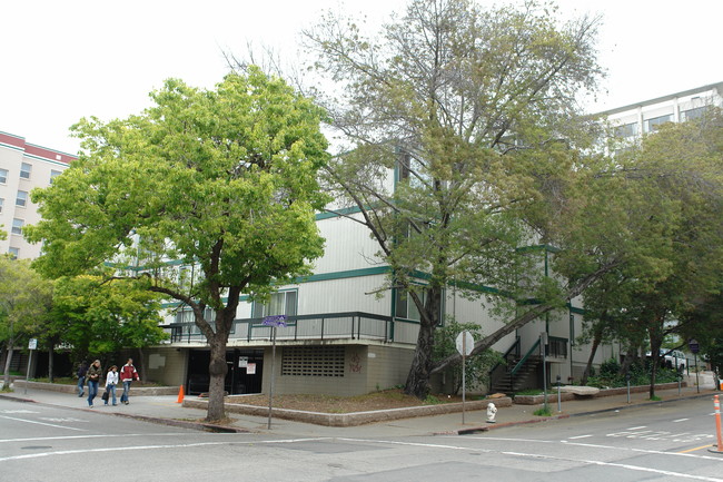 Royston Apartments in Berkeley, CA - Building Photo - Building Photo