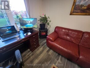 7879 Buckeye Cres in Niagara Falls, ON - Building Photo - Building Photo