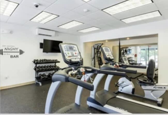 7 Stonehill Dr, Unit 2 in Stoneham, MA - Building Photo - Building Photo