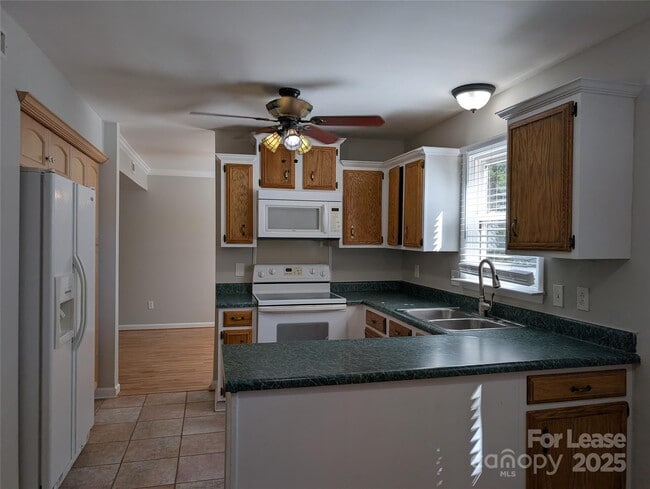 5823 Rimerton Dr in Charlotte, NC - Building Photo - Building Photo