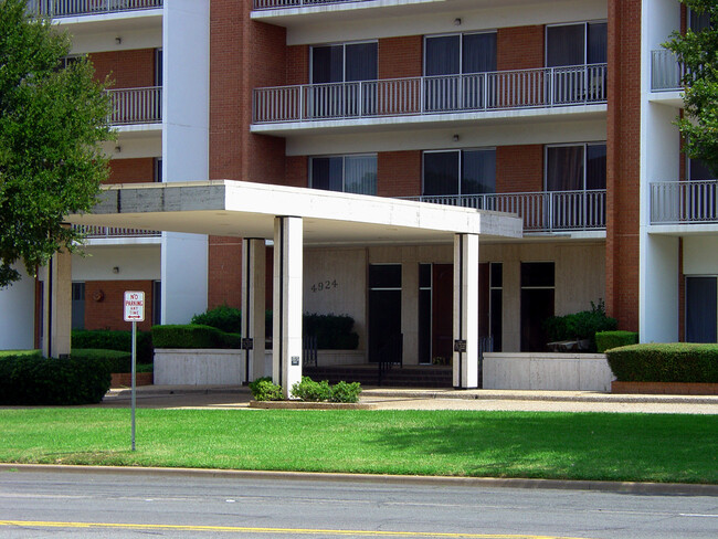 Lake Air Tower in Waco, TX - Building Photo - Building Photo