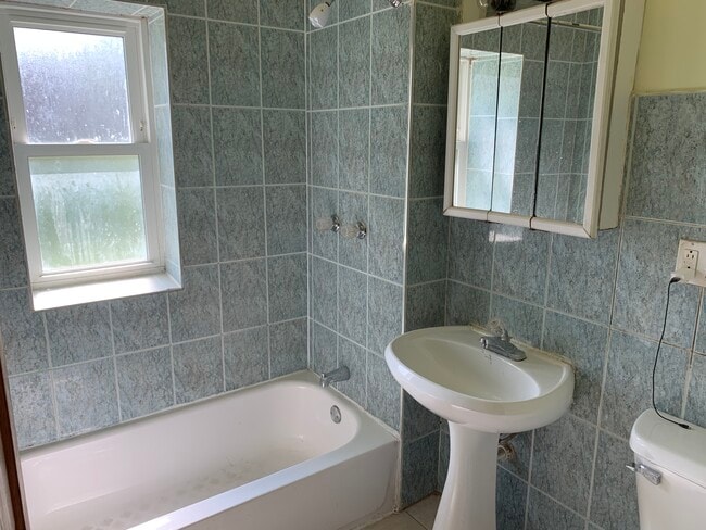 4905 W Augusta Blvd, Unit 1 in Chicago, IL - Foto de edificio - Building Photo