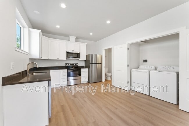 property at 936 Molalla Ave