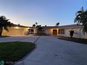 1233 SE 14th Ave in Deerfield Beach, FL - Building Photo - Building Photo