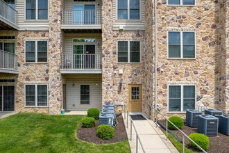 1000-3000 Fountainview Cir in Newark, DE - Building Photo - Building Photo