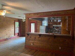1021 Oak Dr in Huntsville, TX - Foto de edificio - Building Photo