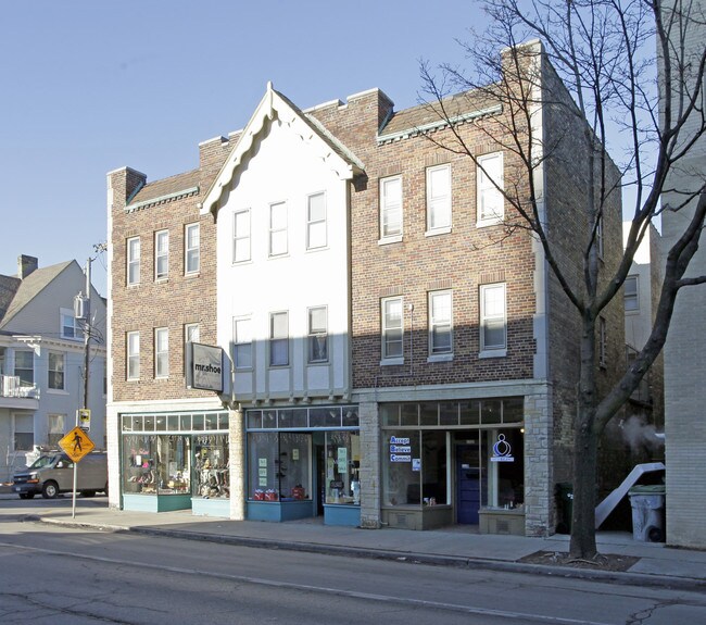 Farwell Studio Apartments in Milwaukee, WI - Foto de edificio - Building Photo