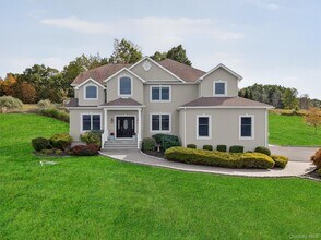 11 Dorian Way in Camp Bell Hall, NY - Building Photo - Building Photo