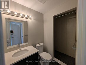 74 Thatcher Dr in Guelph, ON - Building Photo - Building Photo