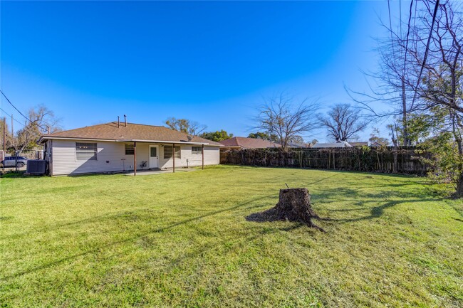 5327 Crestmont St in Baytown, TX - Building Photo - Building Photo