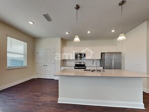 2506 Sunrise Ct in Tavares, FL - Foto de edificio - Building Photo