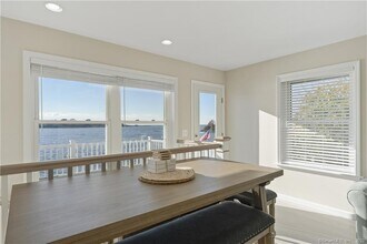 94 Great Harbor Rd in Guilford, CT - Building Photo - Building Photo