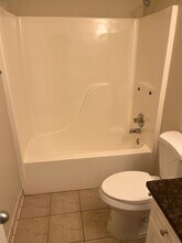 201 Hickory Point Ln in Helena, AL - Foto de edificio - Building Photo