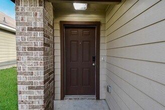 946 Oak Falls Dr in Willis, TX - Building Photo - Building Photo