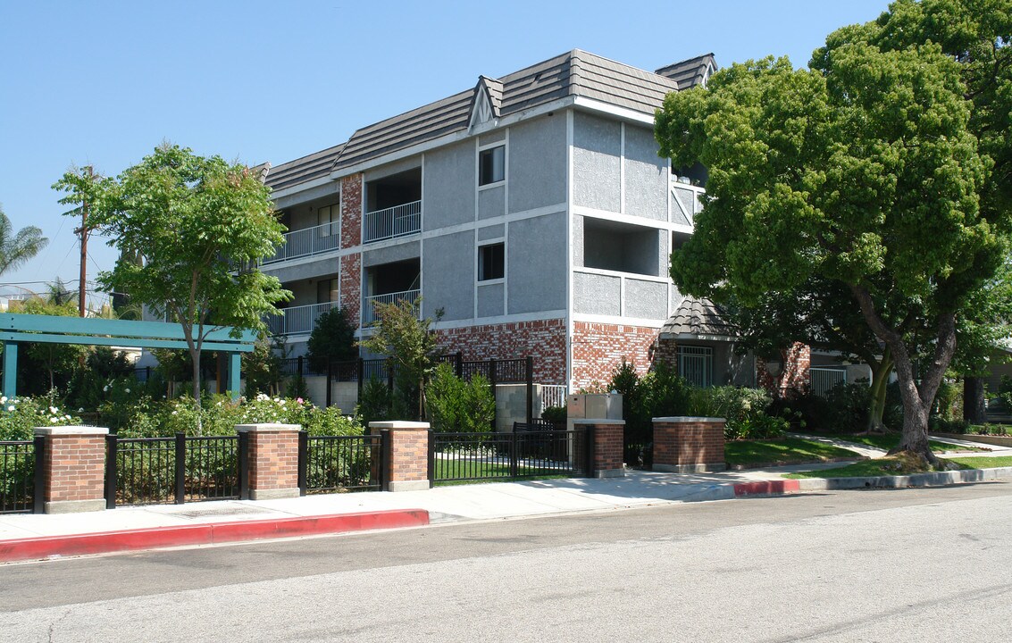 417 W Harvard St in Glendale, CA - Foto de edificio