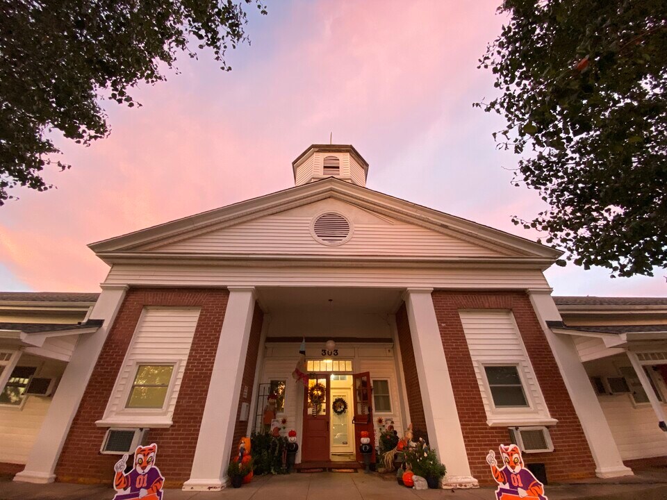 303 Church St in Central, SC - Building Photo