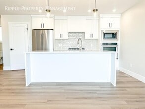 2855-2812 12 Ave SW in Calgary, AB - Building Photo - Building Photo