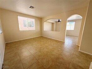 9950 Shadow Grove Ave in Las Vegas, NV - Building Photo - Building Photo