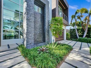 2217 NE 17th Terrace in Wilton Manors, FL - Foto de edificio - Building Photo