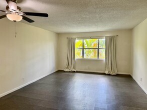 560 SE 2nd Ave in Deerfield Beach, FL - Building Photo - Building Photo