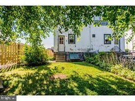 476 Lyceum Ave in Philadelphia, PA - Building Photo