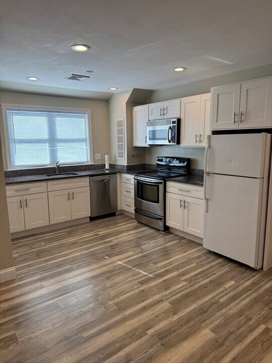 15 Johnson Ct in Brockton, MA - Building Photo