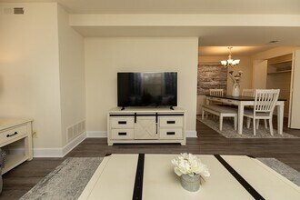 Chapel Valley Townhomes in Baltimore, MD - Foto de edificio - Building Photo