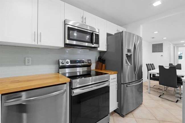 1439 S Ocean Blvd in Pompano Beach, FL - Building Photo - Building Photo