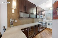 303 E 43rd St in New York, NY - Building Photo - Building Photo