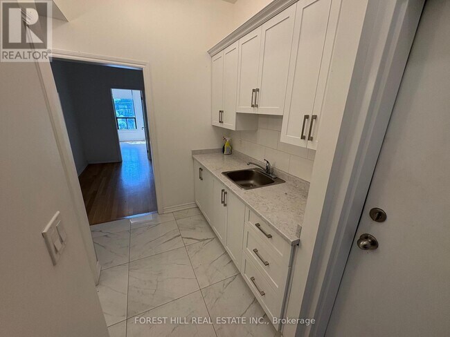 756 Queen St W in Toronto, ON - Building Photo - Building Photo