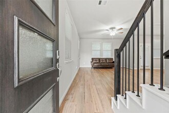 16107 Hilltop Oak Dr in Houston, TX - Building Photo - Building Photo