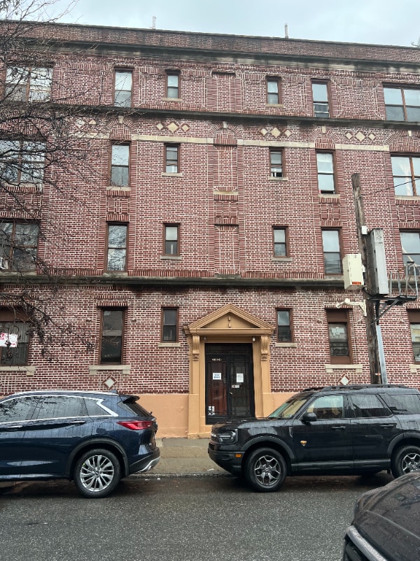 31-04 32nd St in Queens, NY - Building Photo - Building Photo