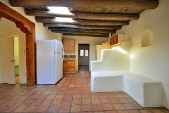 142 Duran St in Santa Fe, NM - Building Photo - Building Photo