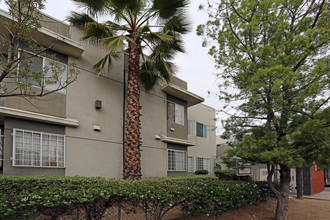 Palm Gardens Apartments in San Diego, CA - Building Photo - Building Photo