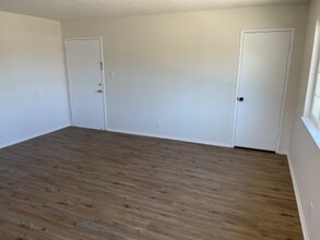2171 Peach St in Pinole, CA - Foto de edificio - Building Photo