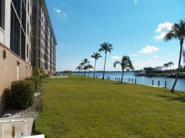 4260 SE 20th Pl-Unit -503 in Cape Coral, FL - Building Photo