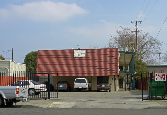 Van Buren Oaks in Stockton, CA - Building Photo - Building Photo